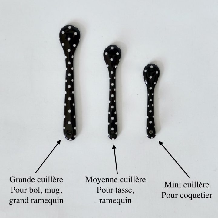 Cuillère noire à pois